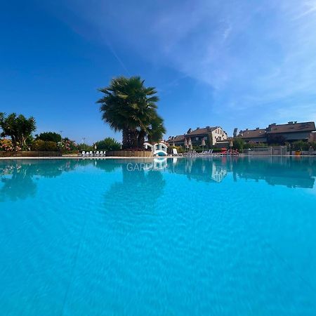 Perla Apartment - 3 Piscine E Un Bar - Desenzano Дезенцано-дель-Гарда Екстер'єр фото