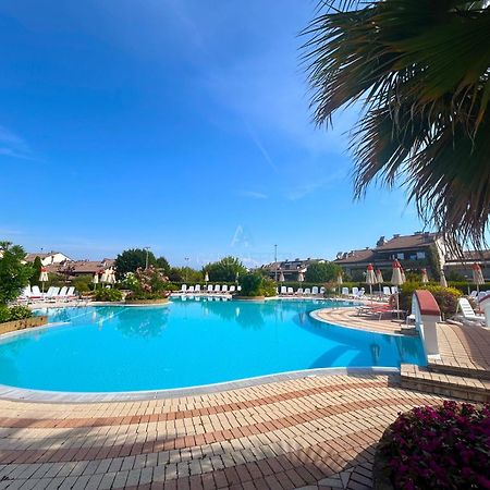 Perla Apartment - 3 Piscine E Un Bar - Desenzano Дезенцано-дель-Гарда Екстер'єр фото