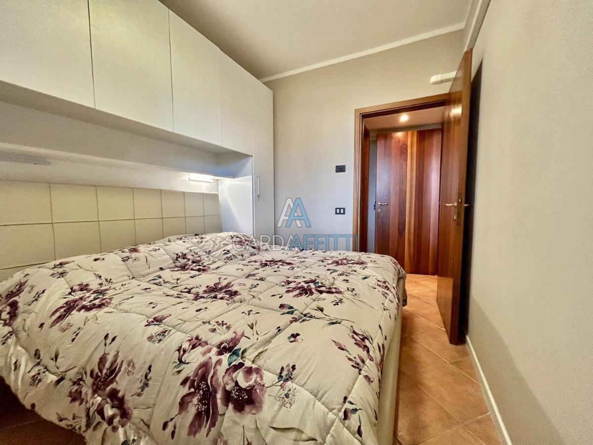 Perla Apartment - 3 Piscine E Un Bar - Desenzano Дезенцано-дель-Гарда Екстер'єр фото