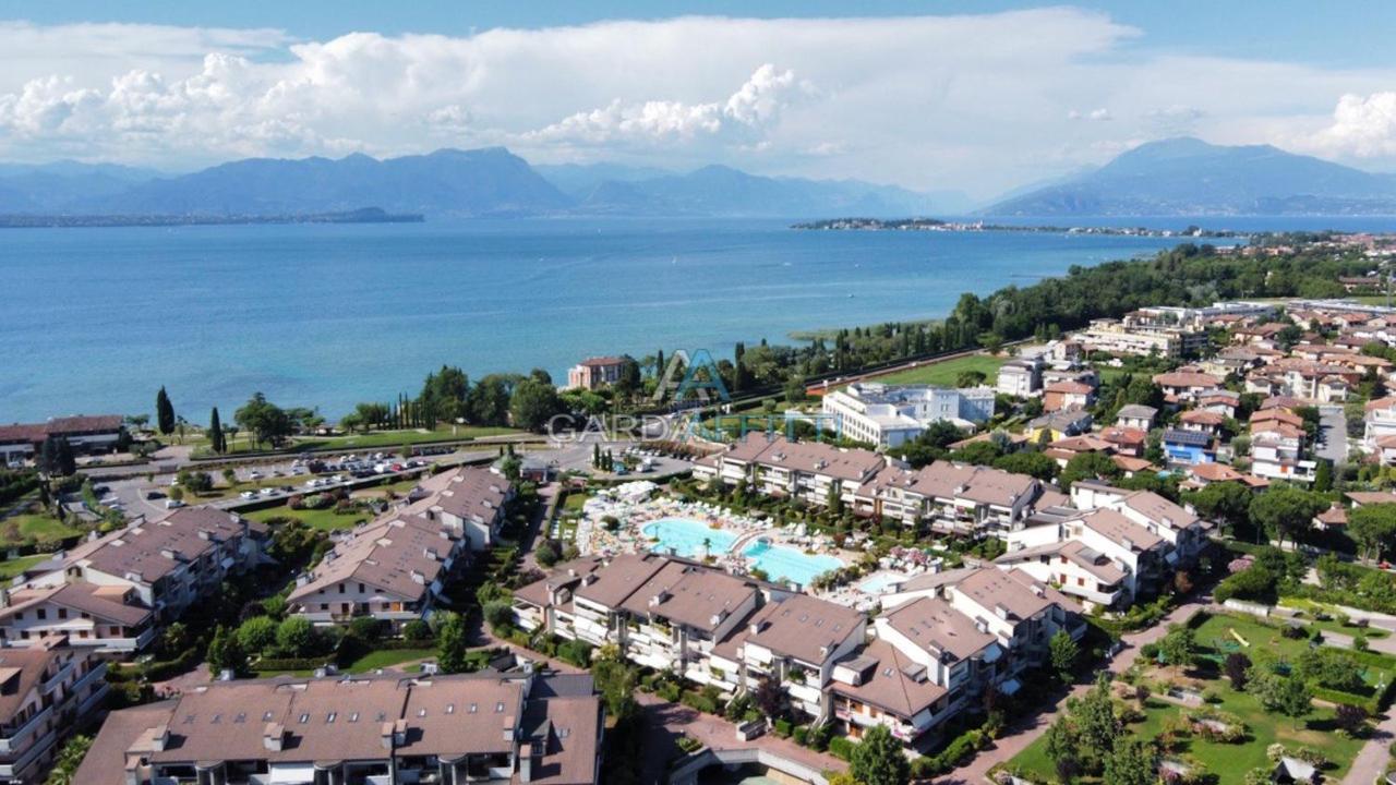Perla Apartment - 3 Piscine E Un Bar - Desenzano Дезенцано-дель-Гарда Екстер'єр фото