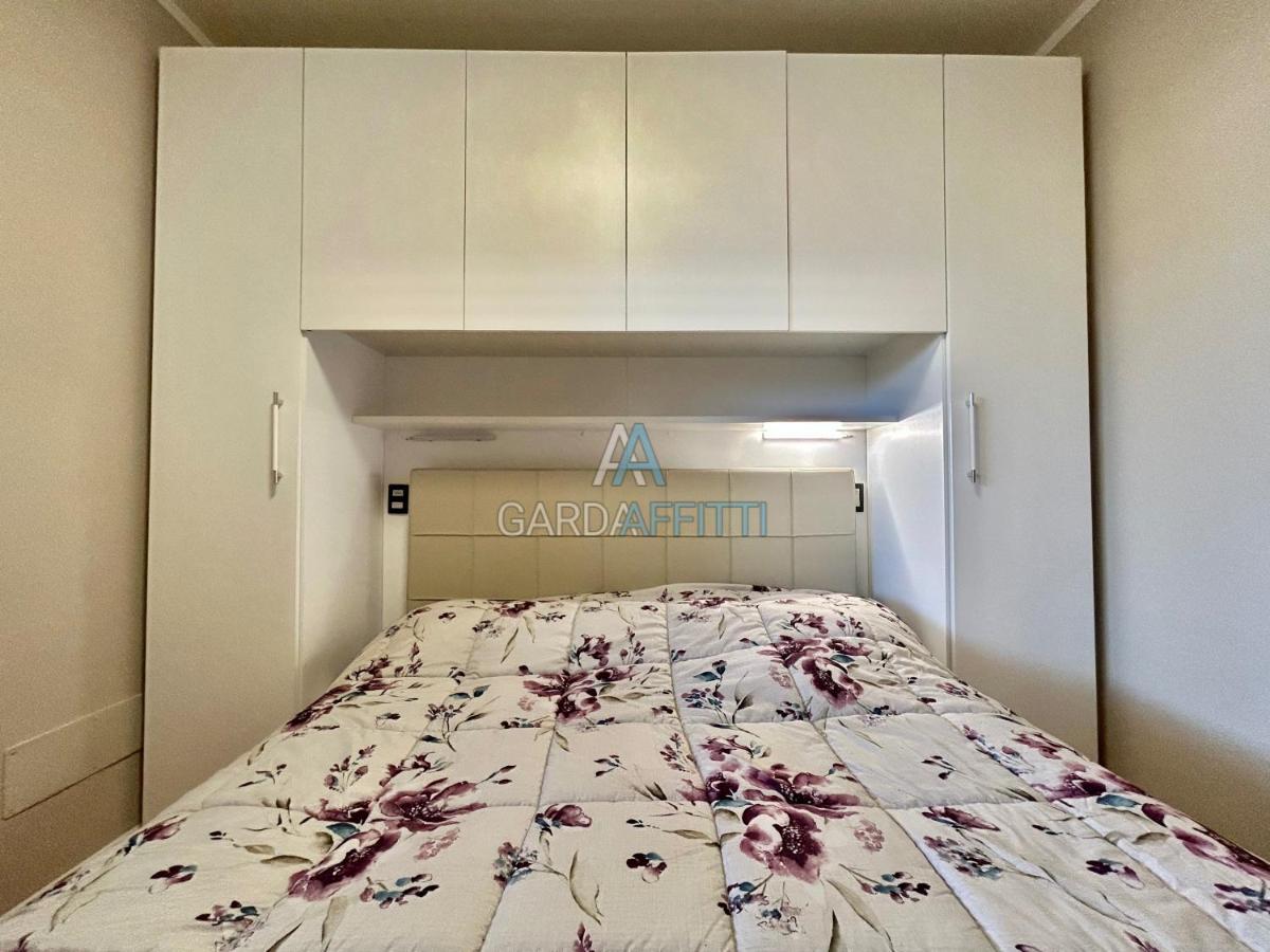 Perla Apartment - 3 Piscine E Un Bar - Desenzano Дезенцано-дель-Гарда Екстер'єр фото