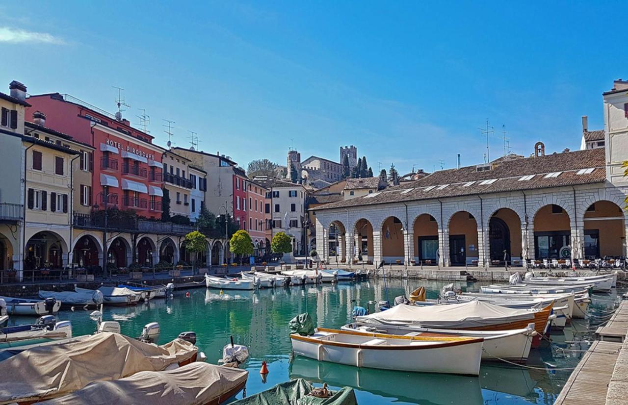 Perla Apartment - 3 Piscine E Un Bar - Desenzano Дезенцано-дель-Гарда Екстер'єр фото