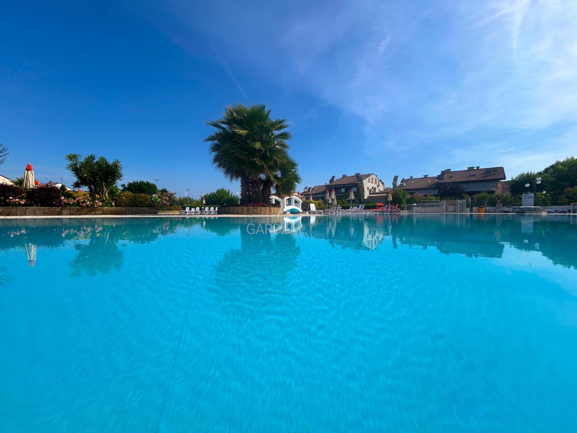Perla Apartment - 3 Piscine E Un Bar - Desenzano Дезенцано-дель-Гарда Екстер'єр фото