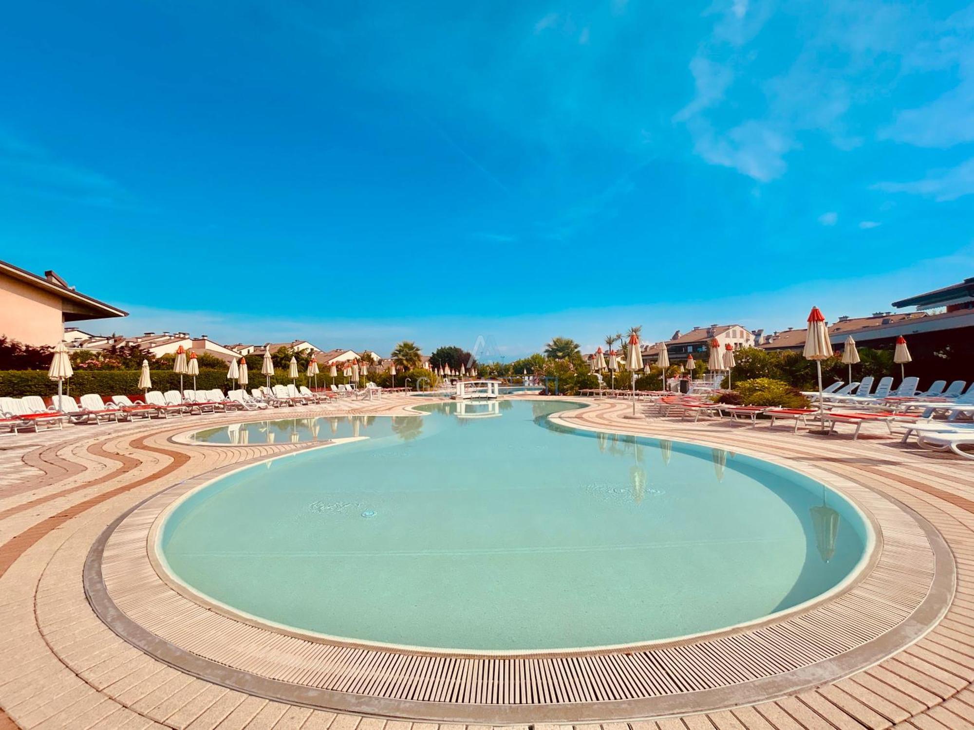 Perla Apartment - 3 Piscine E Un Bar - Desenzano Дезенцано-дель-Гарда Екстер'єр фото