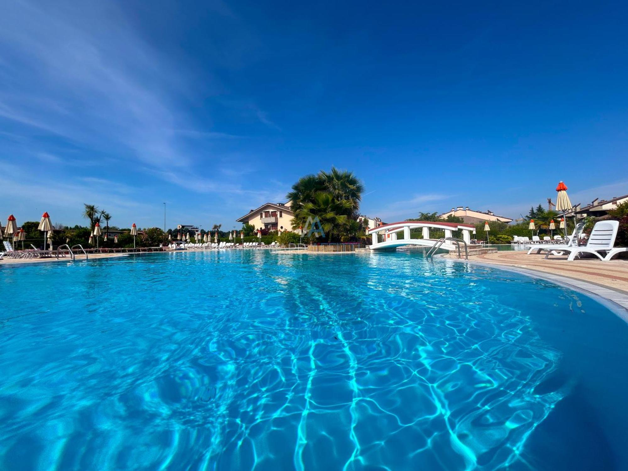 Perla Apartment - 3 Piscine E Un Bar - Desenzano Дезенцано-дель-Гарда Екстер'єр фото