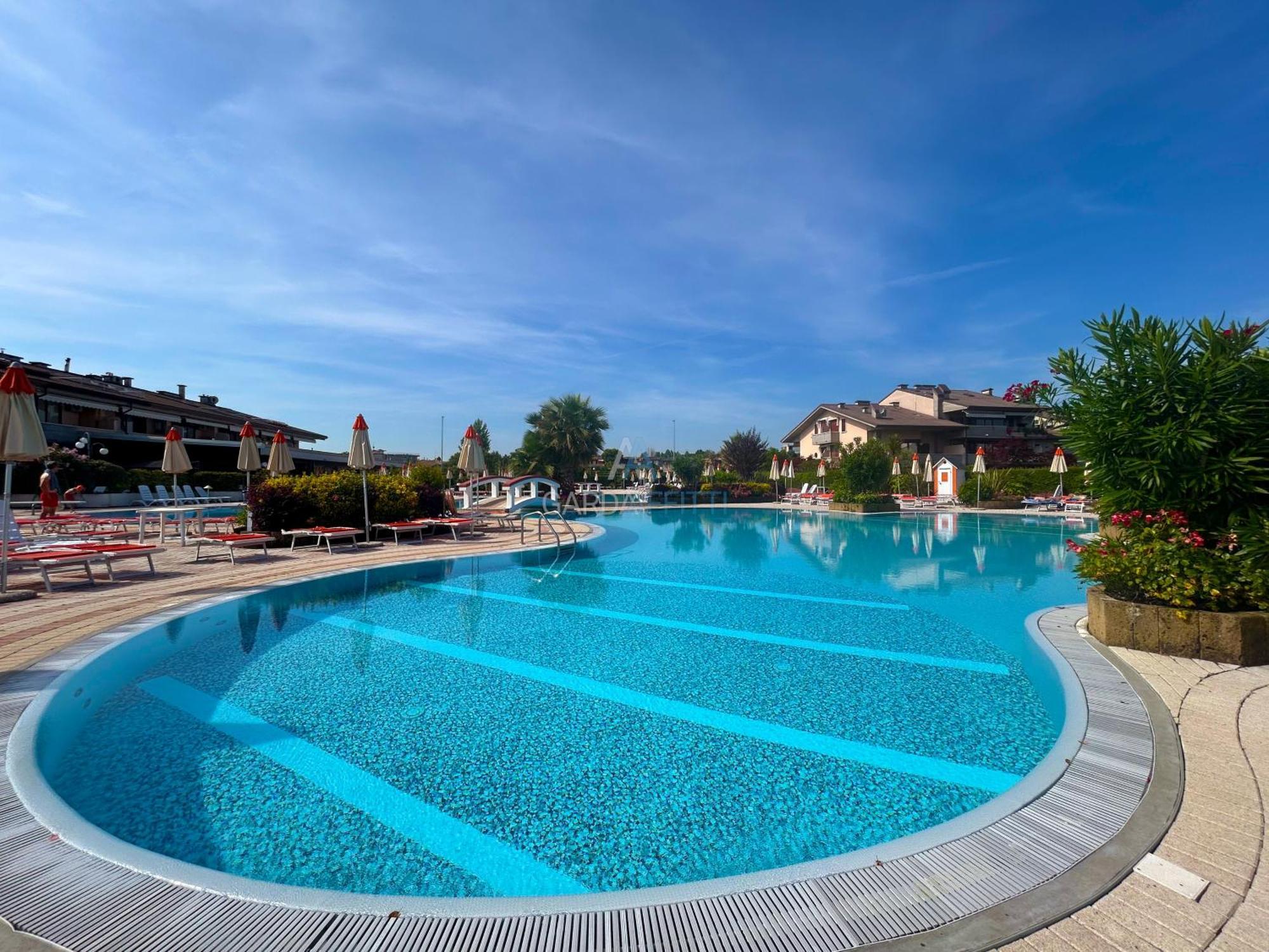 Perla Apartment - 3 Piscine E Un Bar - Desenzano Дезенцано-дель-Гарда Екстер'єр фото