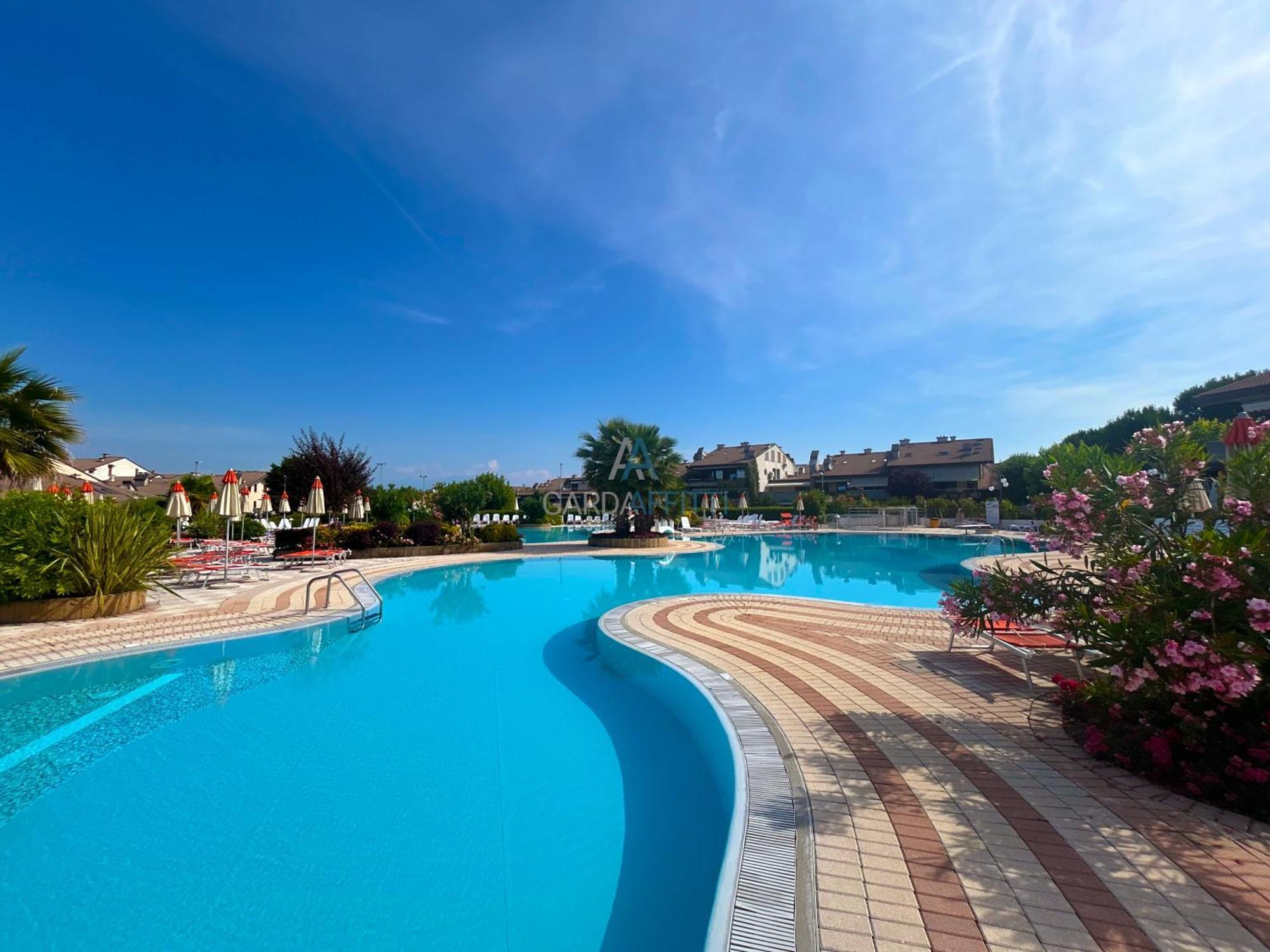 Perla Apartment - 3 Piscine E Un Bar - Desenzano Дезенцано-дель-Гарда Екстер'єр фото