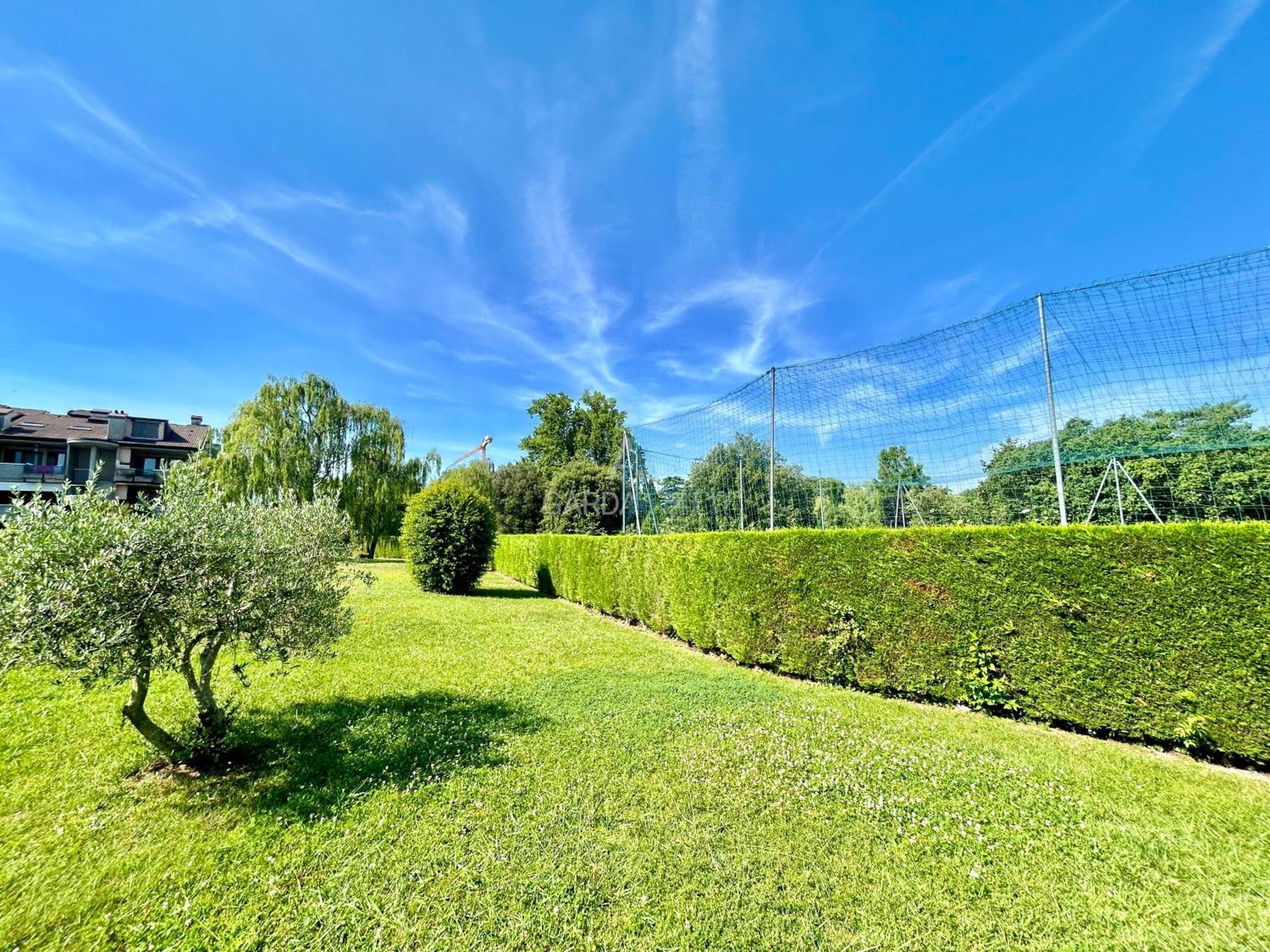 Perla Apartment - 3 Piscine E Un Bar - Desenzano Дезенцано-дель-Гарда Екстер'єр фото
