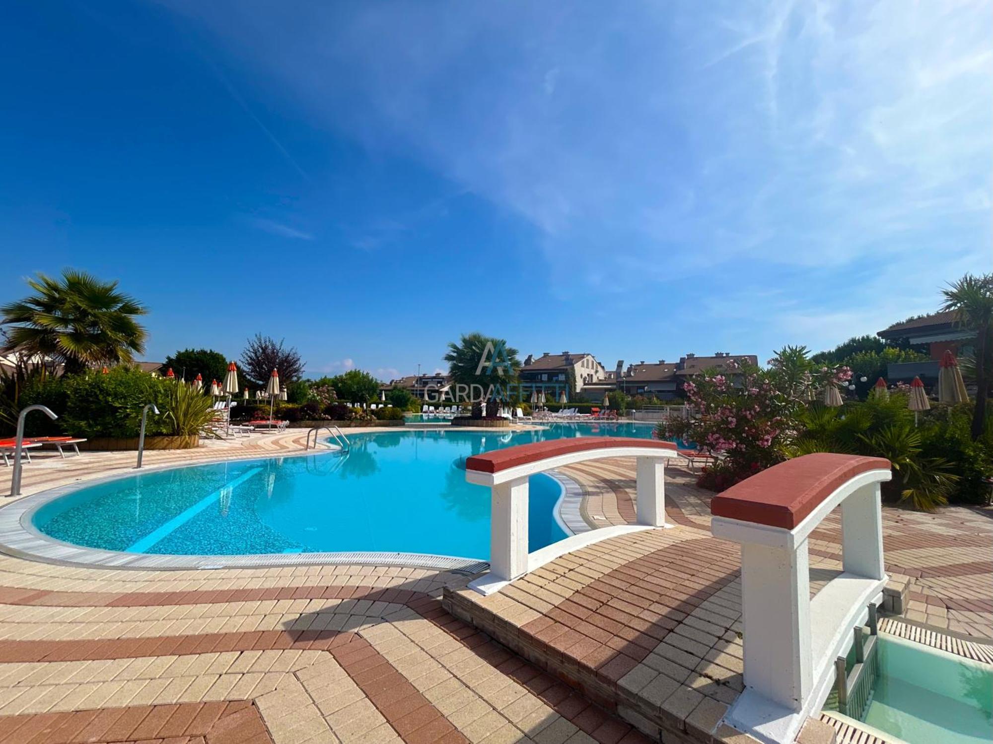 Perla Apartment - 3 Piscine E Un Bar - Desenzano Дезенцано-дель-Гарда Екстер'єр фото